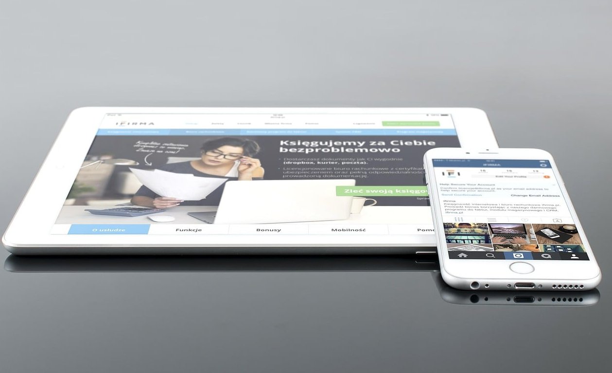 thumb tapping phone screen