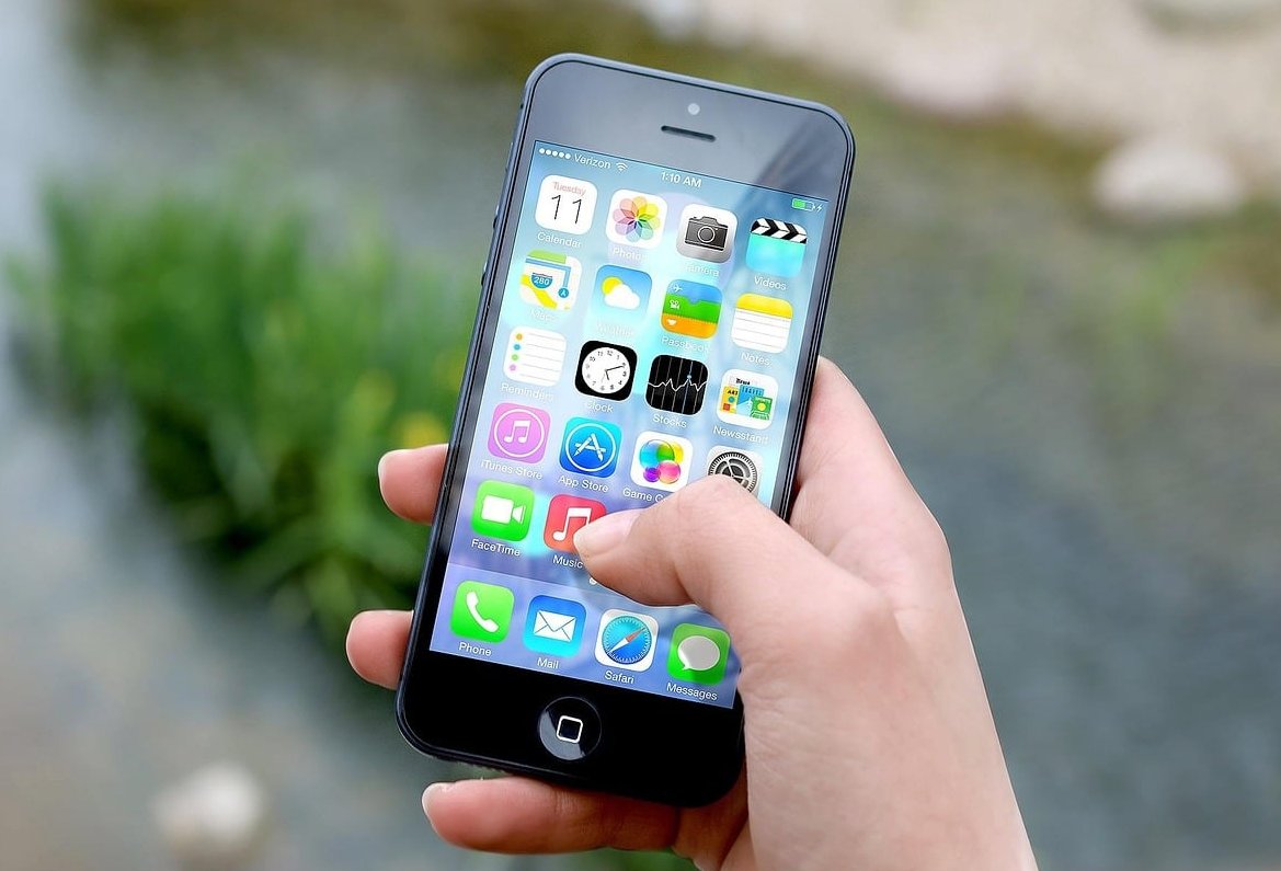 thumb tapping phone screen